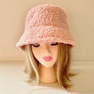 Teddy Bear Shearling Bucket Hat. Light Pink. Blush. Lined. NWOT. Adjusta…
